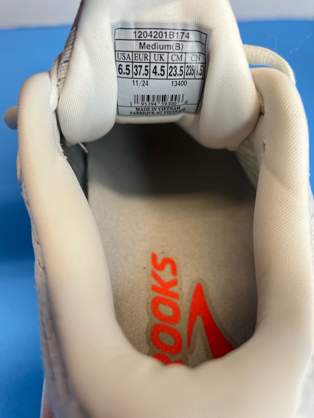 Brooks Ghost Max 2 Womens 6.5B White/Hot Coral Running Shoes 1204201B174 XLNT! - Picture 11 of 14